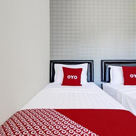 Super Oyo Collection O 92363 Kp Inn 요그야카르타 외부 사진